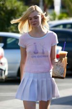 Elle Fanning (11).jpg