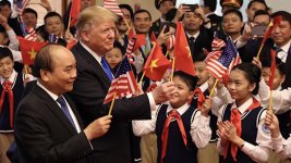 ong-donald-trump-gap-thu-tuong-nguyen-xuan-phuc-1551260689.jpg